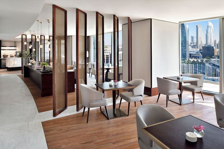 Lounge 58 of 76