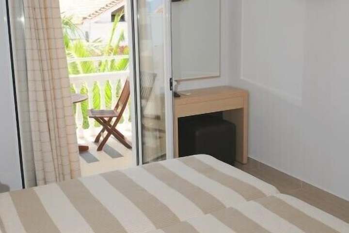 Room 10 of 49