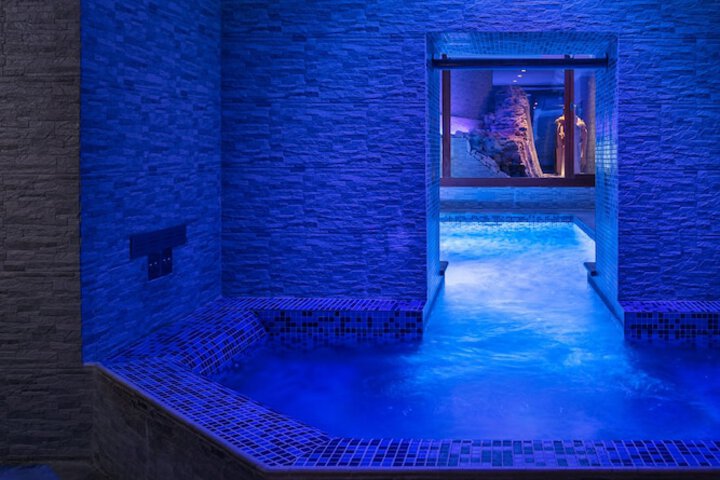 Pool 37 of 82