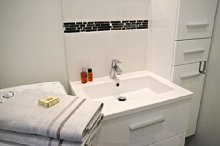 Room 4 of 16