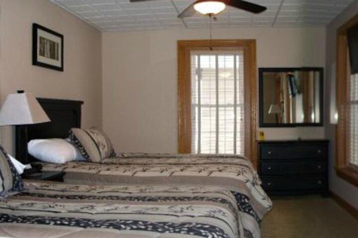 HERITAGE SUITES