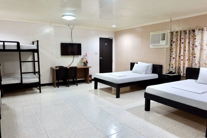 Room 9 of 28