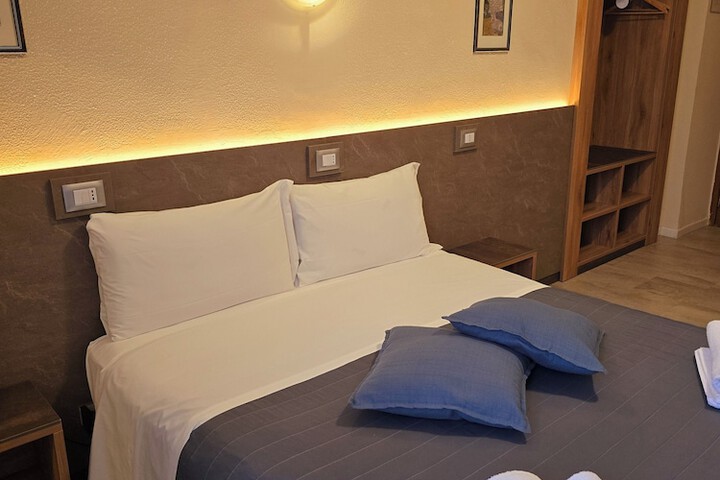 Room 33 of 65