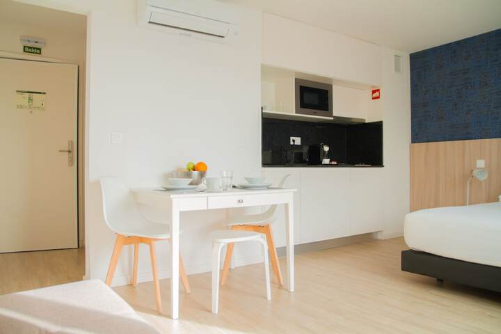 Room 8 of 33