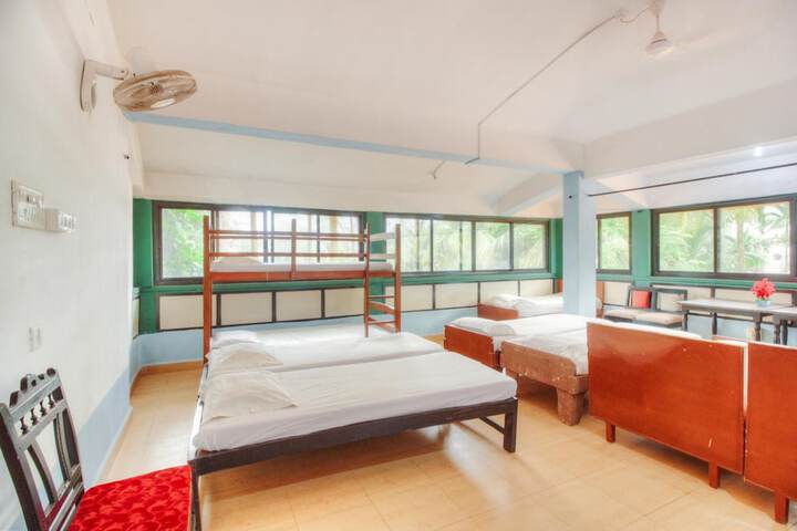 Room 28 of 65