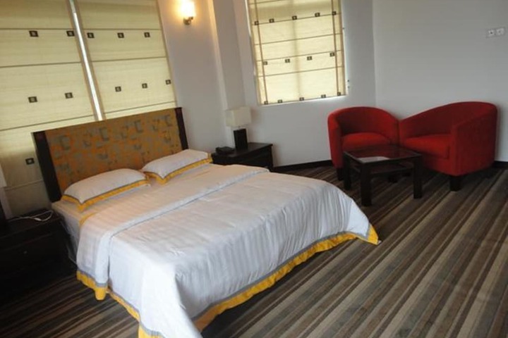 Room 5 of 33