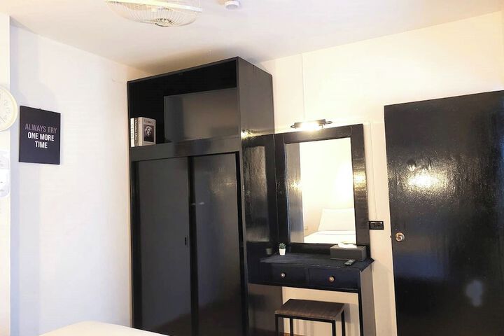 Room 26 of 196
