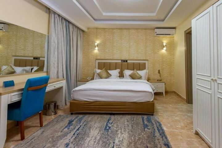 Room 3 of 11
