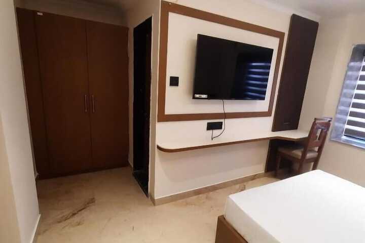 Room 5 of 39