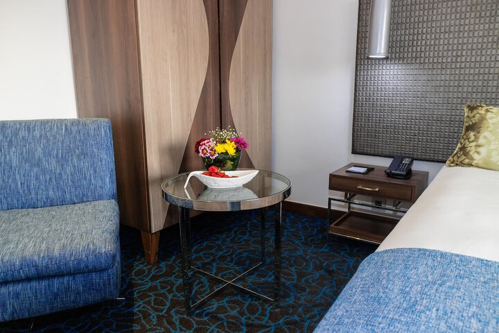 Room 8 of 30