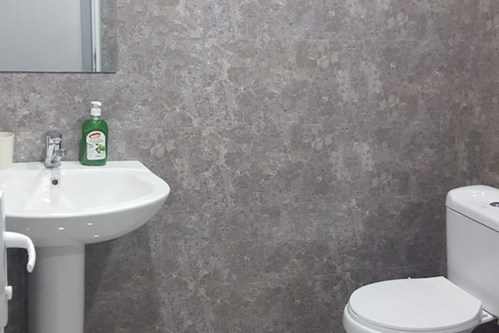 Room 6 of 12