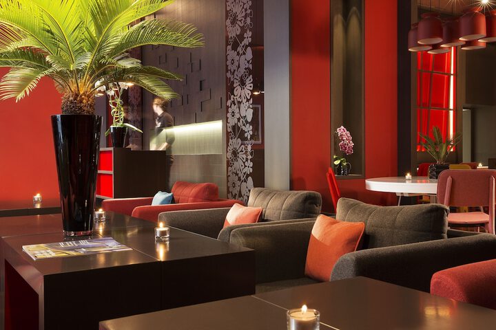 Lounge 47 of 55