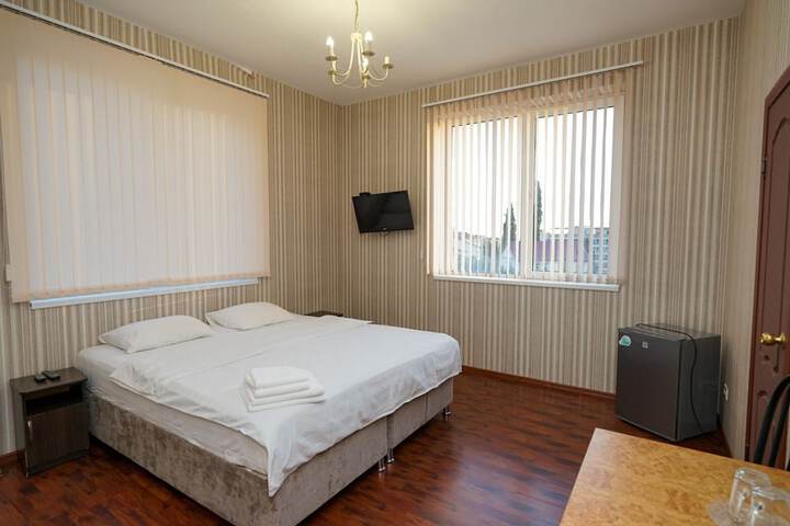 Room 27 of 37