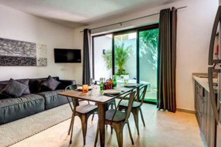 Room 32 of 45