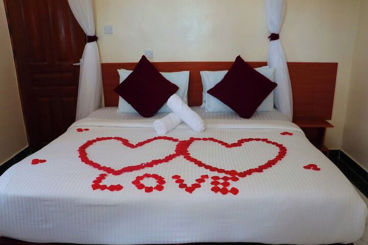 Room 4 of 63