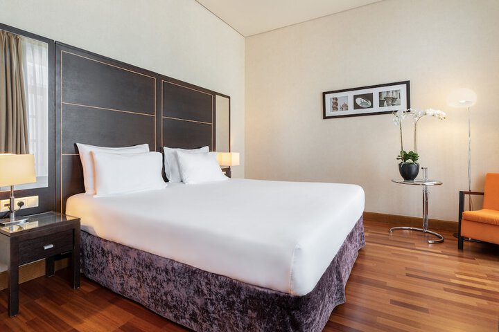 Room 4 of 84
