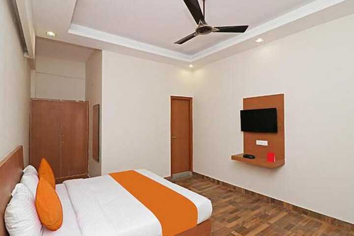 Room 7 of 18