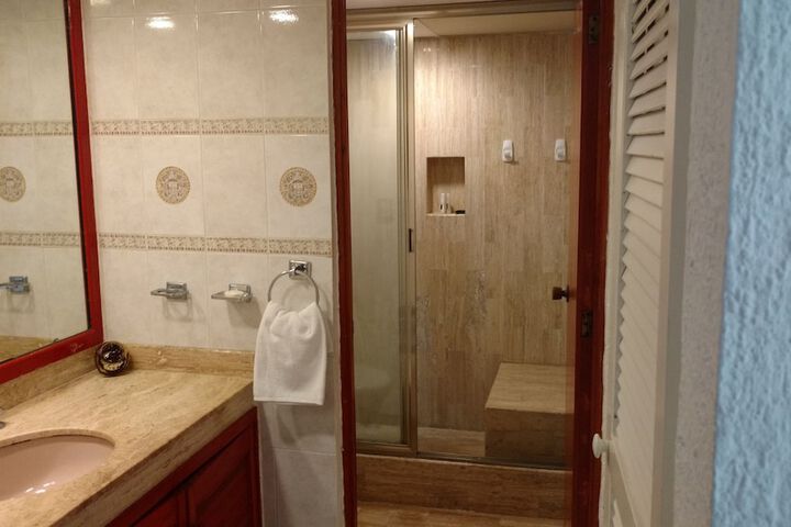 Room 14 of 28