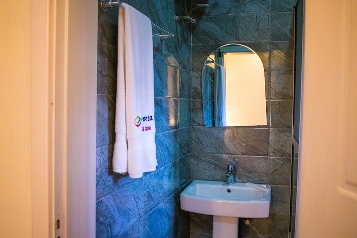 Room 43 of 68