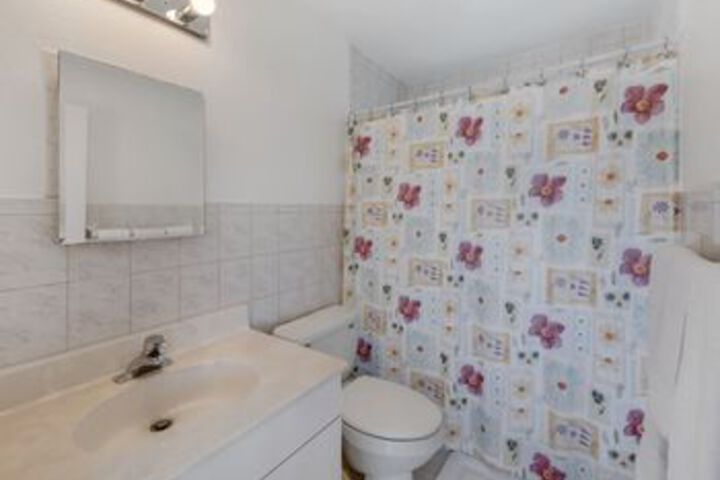 Room 2 of 60