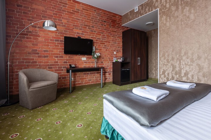 Room 11 of 49