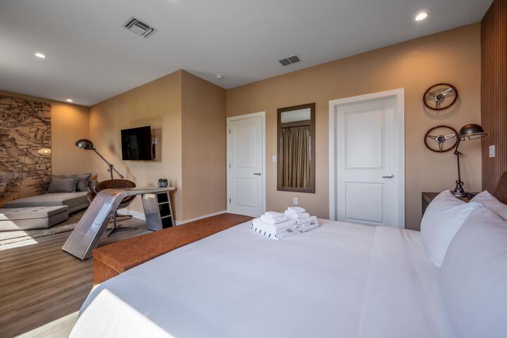 Room 1 of 44