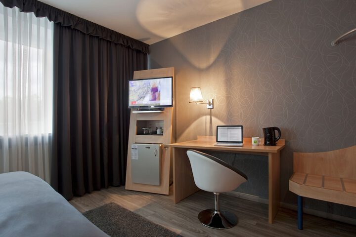 Room 10 of 62