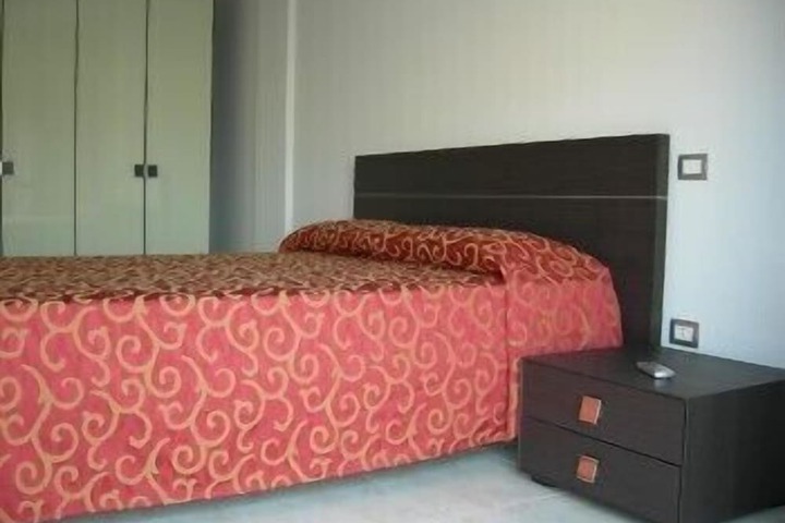 Room 3 of 32