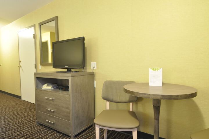 Room 4 of 17