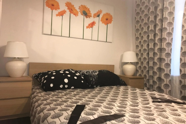 Room 5 of 12