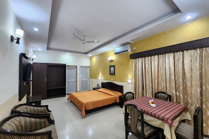 Room 4 of 15