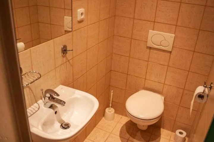 Room 7 of 14