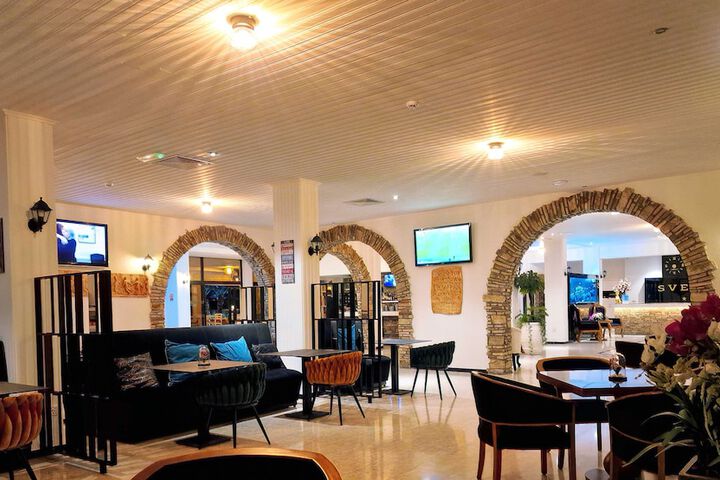 Hotel Interior 5 of 141
