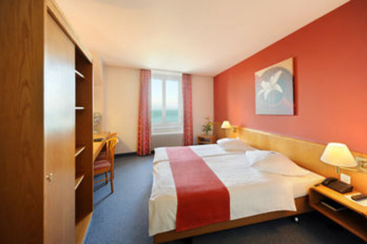 Room 50 of 102