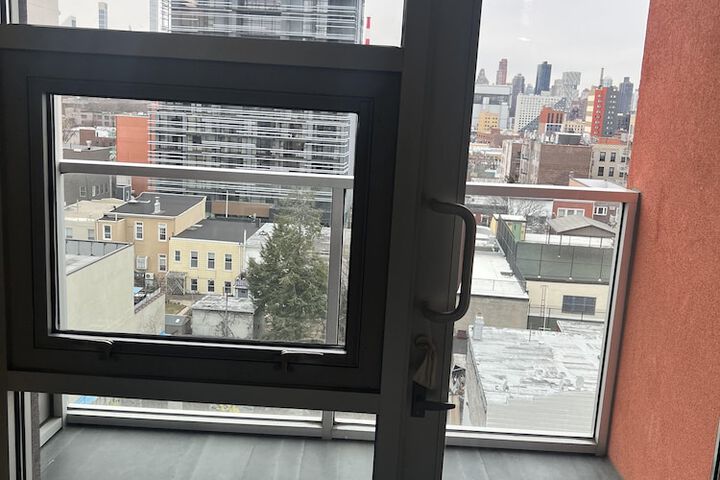 Room 6 of 12
