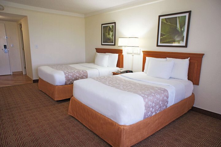 Standard Room, King or Two Doubles (4 of 5)