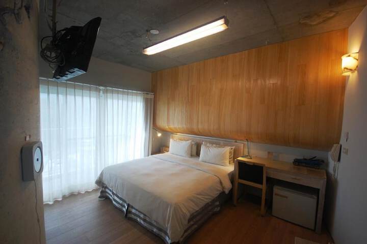 Room 12 of 82