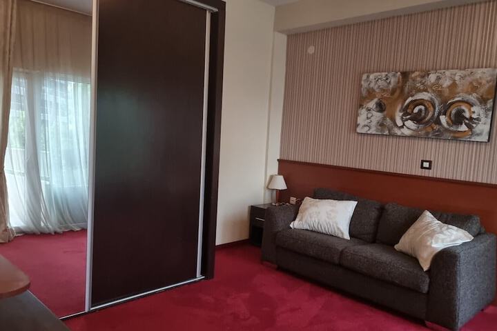 Room 5 of 37