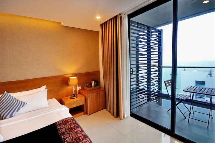 Room 68 of 230