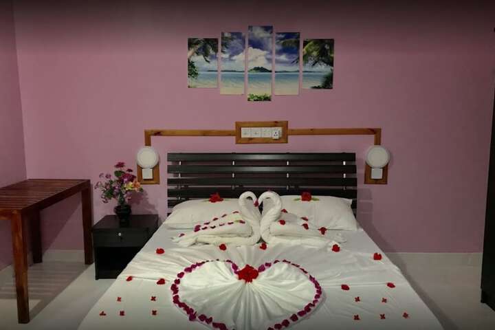Room 5 of 11