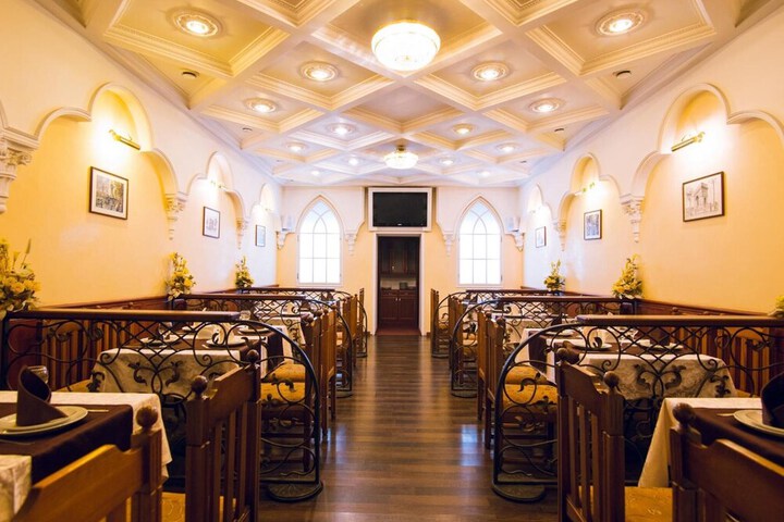 Dining 44 of 66