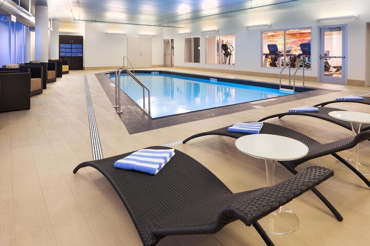 Swimming pool at Hyatt Regency Bloomington - Minneapolis