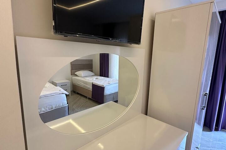 Room 5 of 15