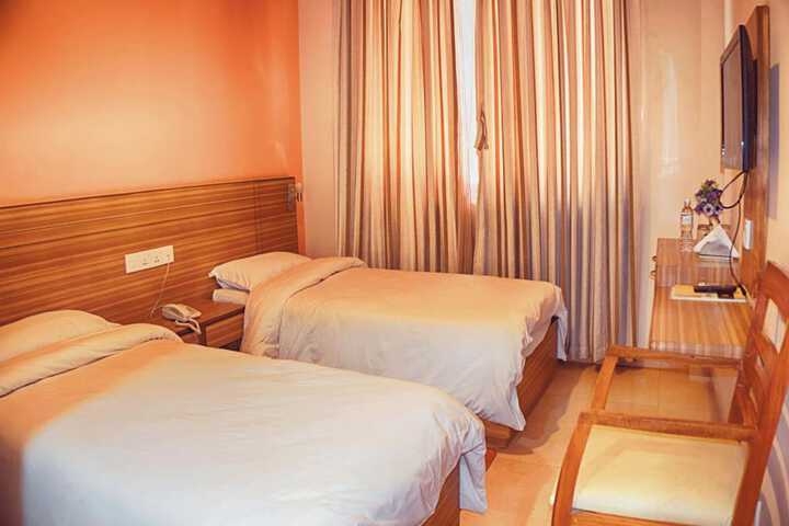 Room 5 of 13