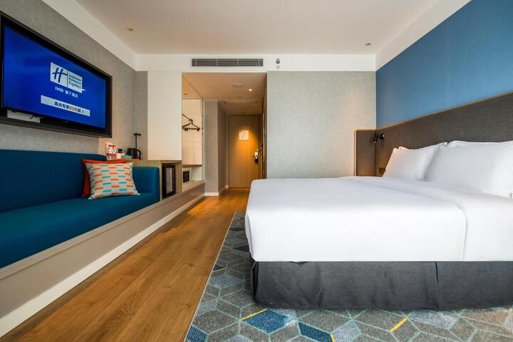 Room 41 of 50