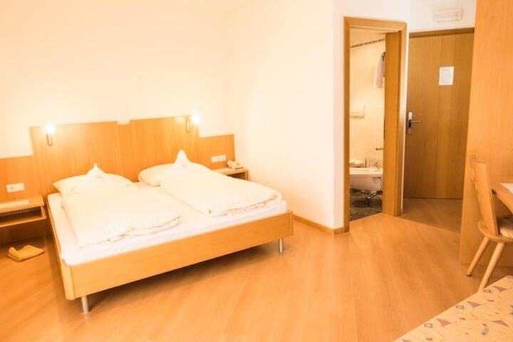 Room 6 of 29