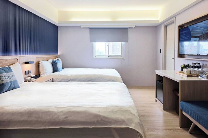 Room 9 of 33