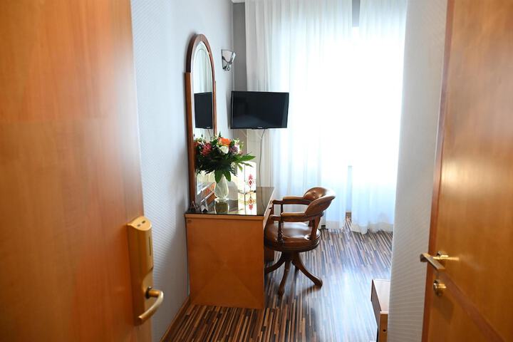 Room 66 of 111