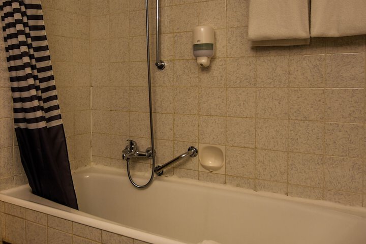 Room 18 of 48