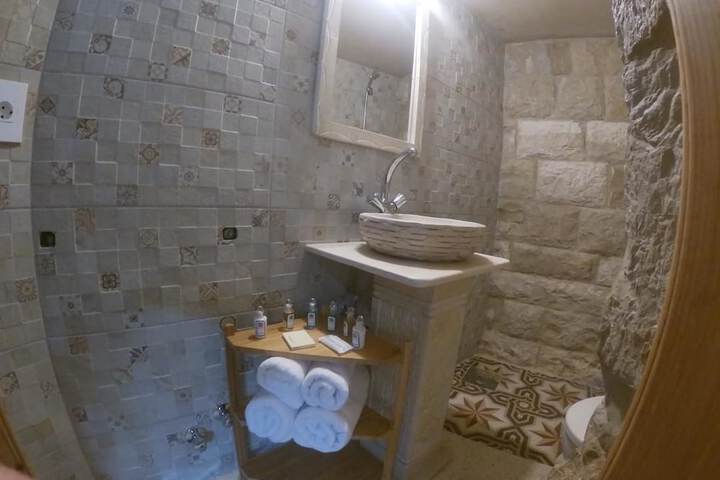 Room 6 of 26